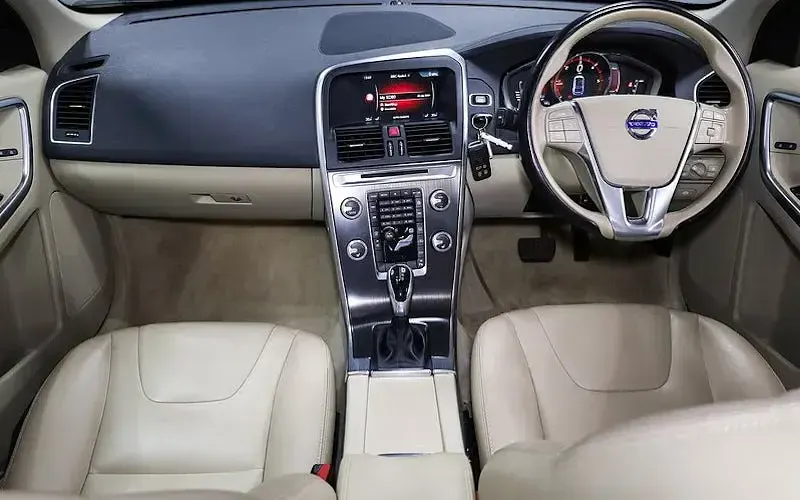 Used Volvo XC60 SE Lux 190 HP (139 kW) 2016 Blue SUV
