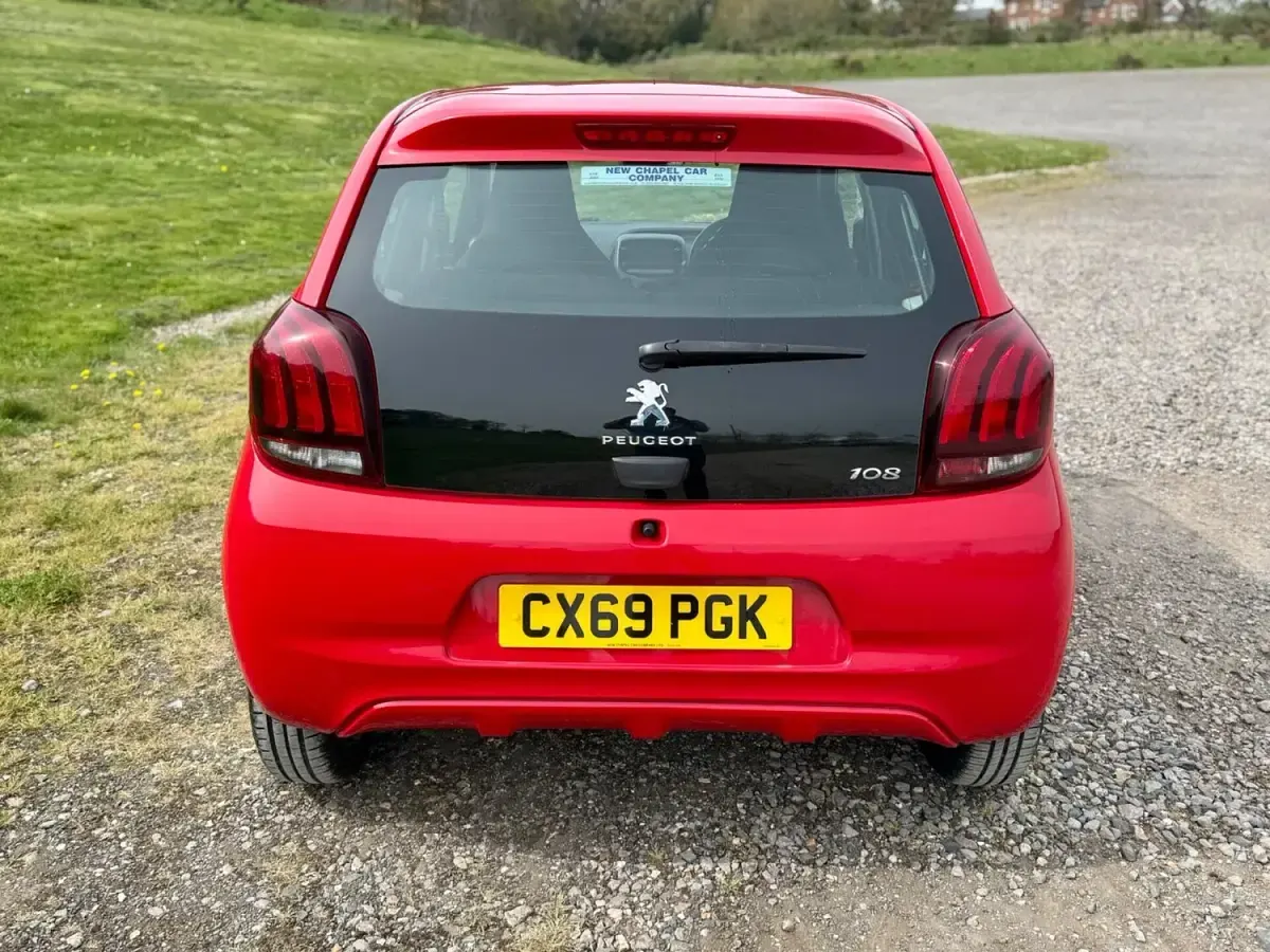 Used Peugeot 108 Active Top 72 HP (52 kW) 2019 Red Hatchback