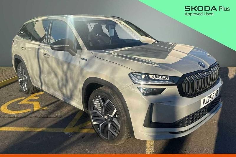 Meteor grey Used 2025 Skoda Kodiaq SportLine SUV | £35,950 (Expensive) - Image 1/4