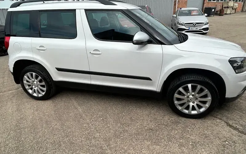 Used Skoda Yeti Outdoor SE 110 HP (80 kW) 2016 White SUV