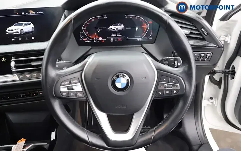 Used BMW 118 Sport Line 136 HP (100 kW) 2023 White Hatchback
