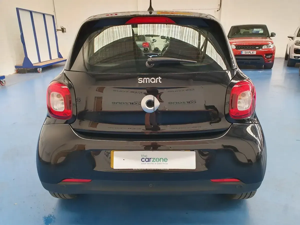 Used Smart ForFour Premium 90 HP (66 kW) 2019 Black Hatchback