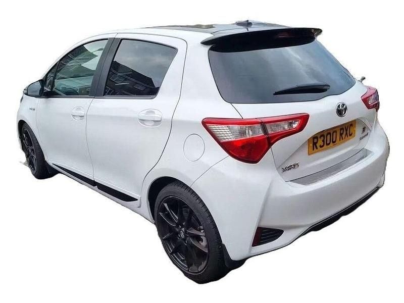 Used Toyota Yaris Hybrid Sport 2019 White Hatchback