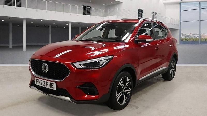 Usado MG ZS Excite 106 HP (77 kW) 2023 Vermelho Sedan