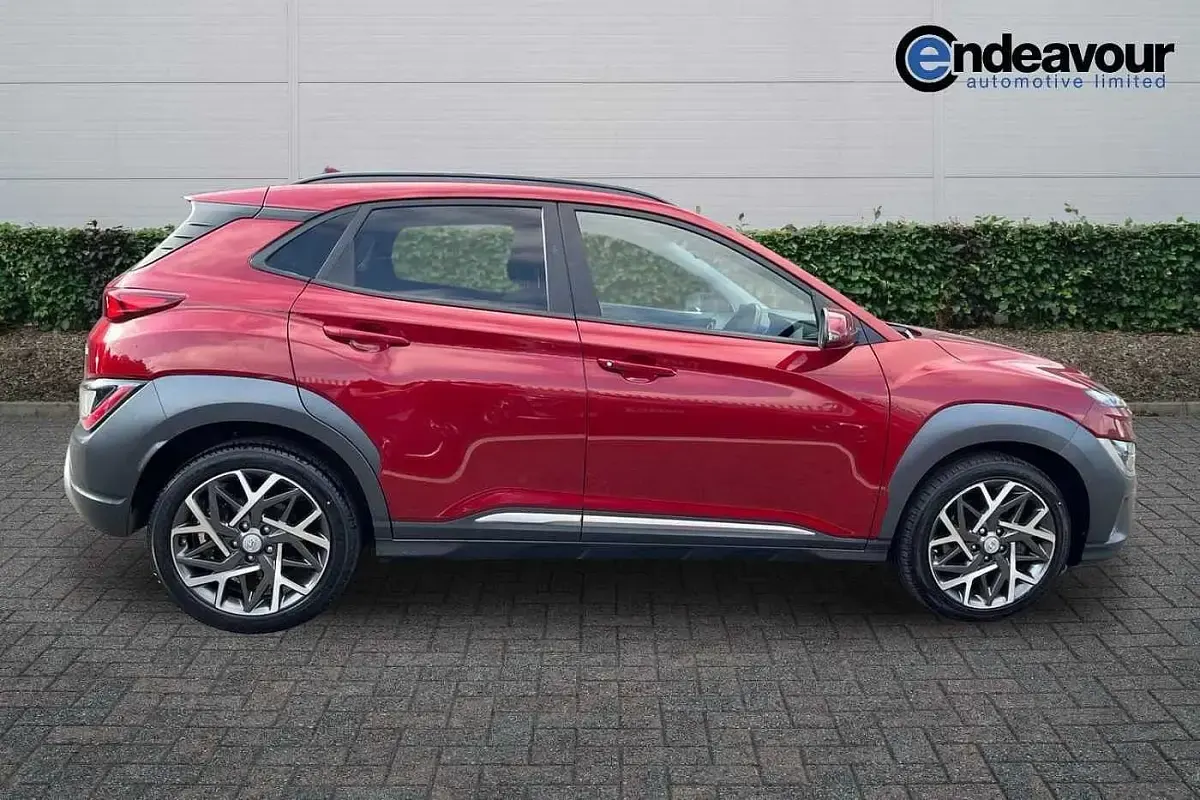Used Hyundai Kona Premium 141 HP (103 kW) 2023 Red SUV