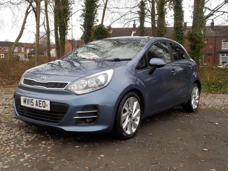 Used Kia Rio 89 HP (65 kW) 2015 Blue Hatchback