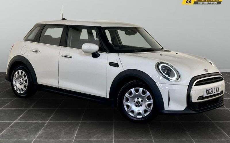 Used 2022 Mini ONE Classic Hatchback | £10,995 (Fair price) - Image 1/2