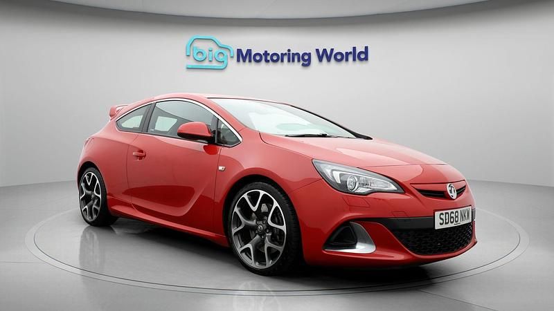 Used 2018 Vauxhall Astra GTC S Hatchback | £15,000 - Image 1/4