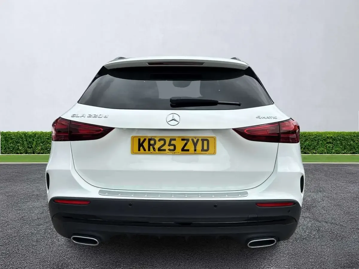 Used Mercedes GLA220 AMG Line Premium Plus 190 HP (139 kW) 2025 White SUV