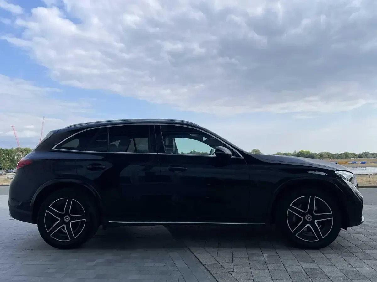 Used Mercedes GLC300 AMG line 258 HP (189 kW) 2023 Black SUV