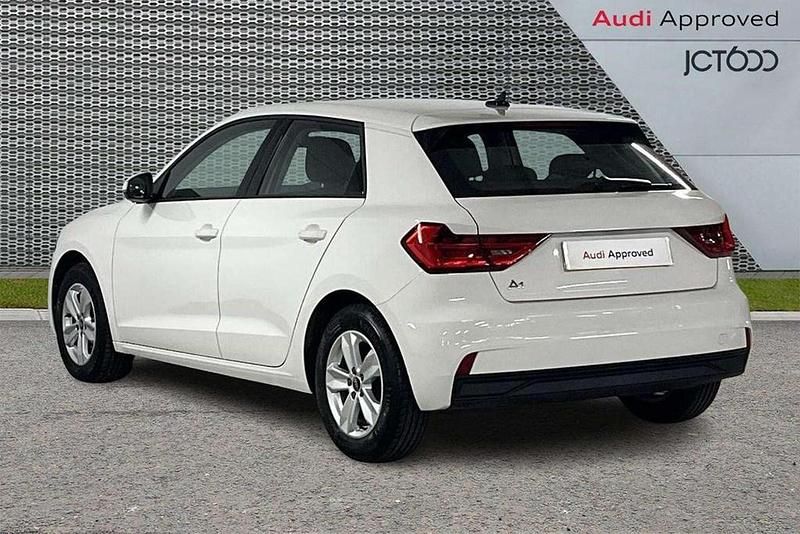 Used Audi A1 Design 94 HP (69 kW) 2023 White SUV