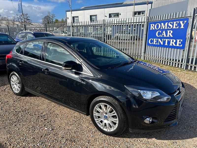 Used Ford Focus Titanium 125 HP (91 kW) 2011 Black Hatchback