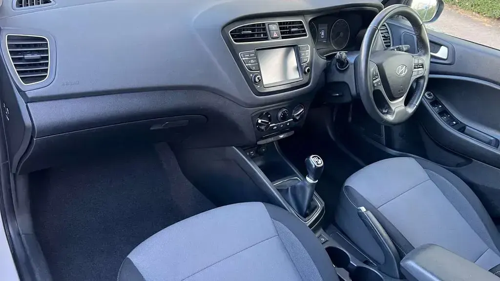 Używany Hyundai i20 83 KM (61 kW) 2020 Biały Hatchback