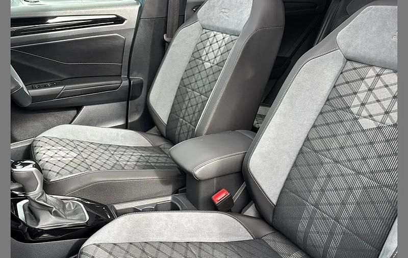 Used VW T-Roc R-line 150 HP (110 kW) 2025 Blue SUV