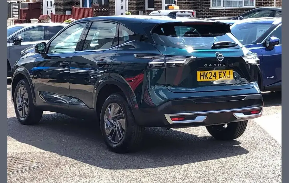 Used Nissan Qashqai Acenta Premium 155 HP (114 kW) 2024 Green SUV