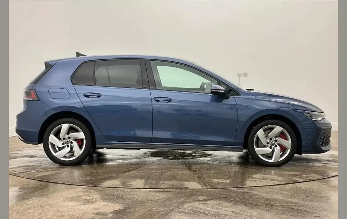 Used VW Golf VIII GTE 272 HP (200 kW) 2025 Blue Hatchback