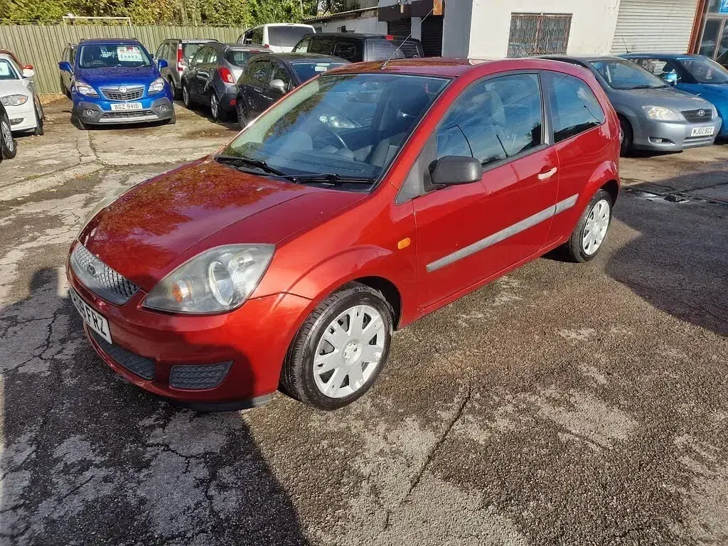 Second-hand Ford Fiesta Style 74 CP (54 kW) 2009 Roșu Hatchback