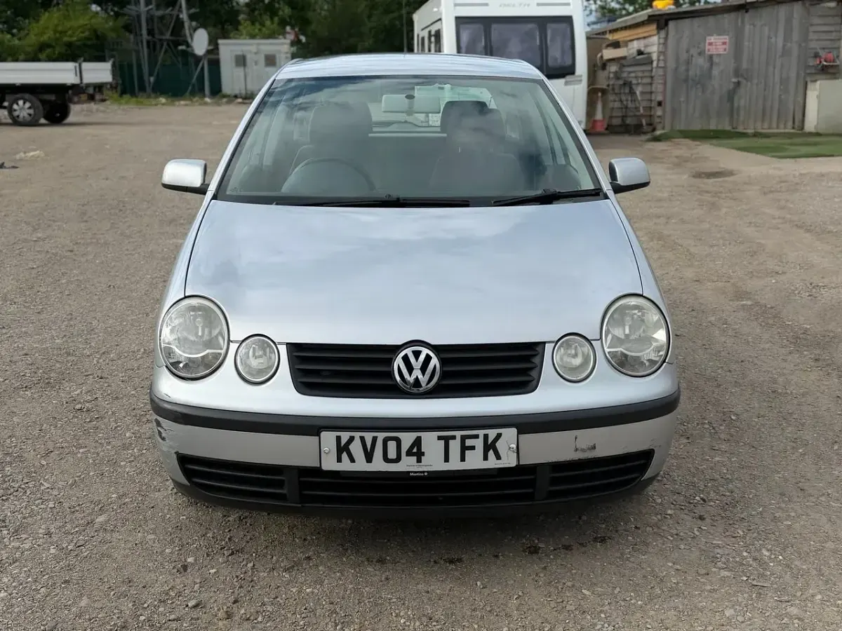 Usado VW Polo SE 75 HP (55 kW) 2004 Prateado Citadino