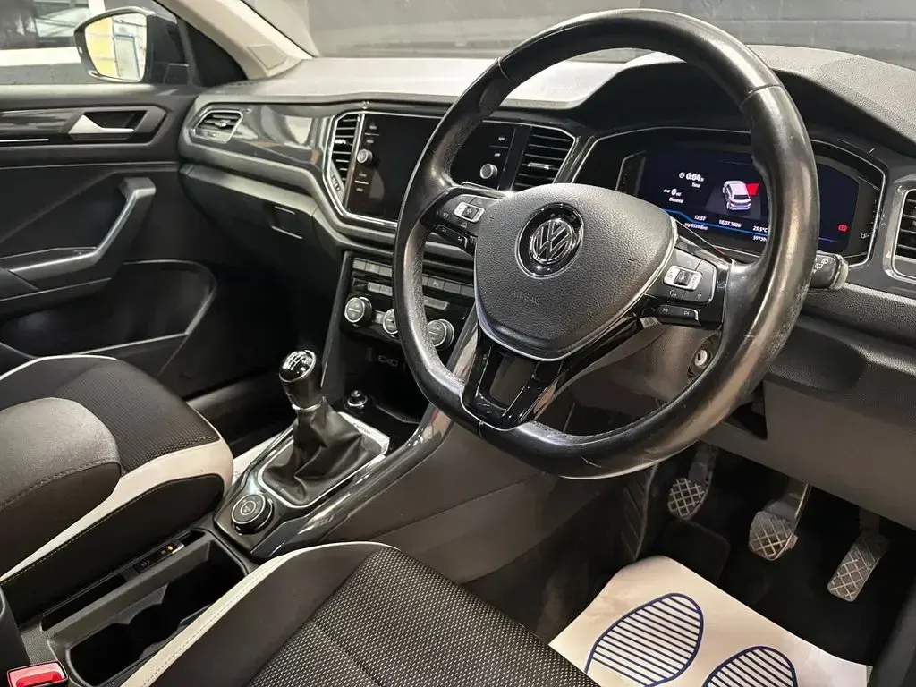 Used VW T-Roc SEL 150 HP (110 kW) 2018 Black SUV
