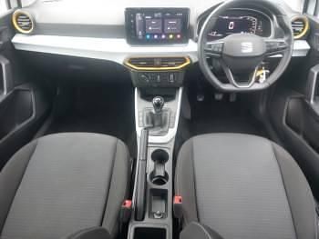 Begagnad Seat Arona SE Technology 95 HK (69 kW) 2023 Vit SUV