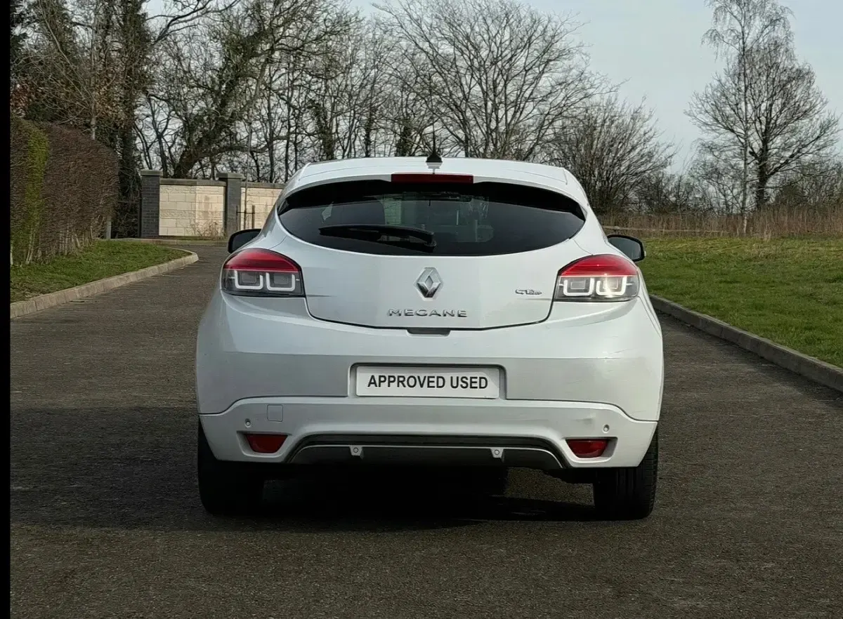 Used Renault Mégane GT Line GT-Line 130 HP (95 kW) 2014 White Coupe