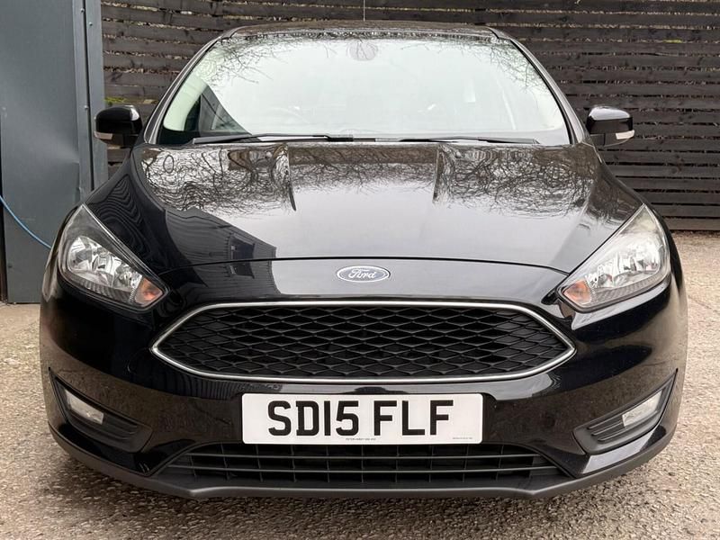 Used Ford Focus Zetec 125 HP (91 kW) 2015 Black Hatchback