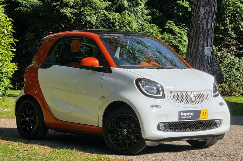 White Used 2015 Smart ForTwo Coupé Edition #1 Coupe | £5,750 (Fair price) - Image 1/3