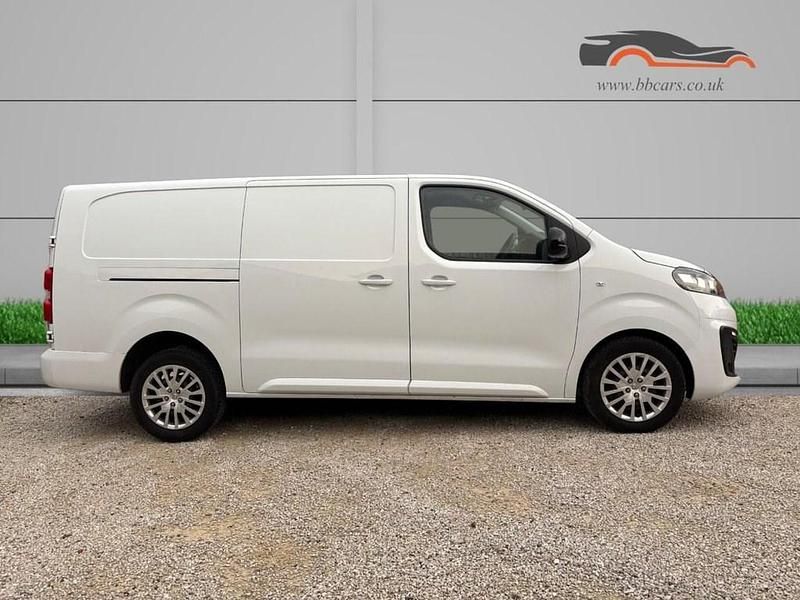 Used Vauxhall Vivaro S 100 HP (73 kW) 2023 White MPV