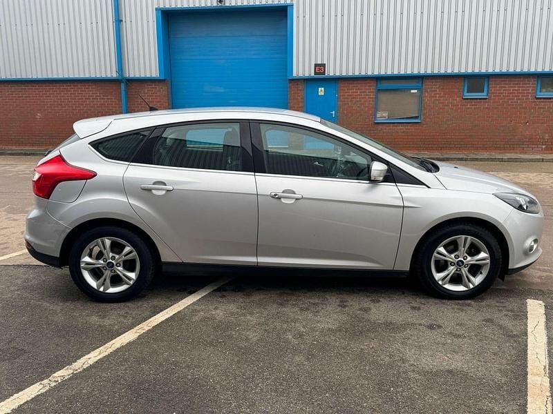 Used Ford Focus Zetec 2014 Silver Hatchback