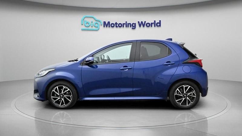 Used Toyota Yaris Hybrid Design 116 HP (85 kW) 2023 Blue Hatchback