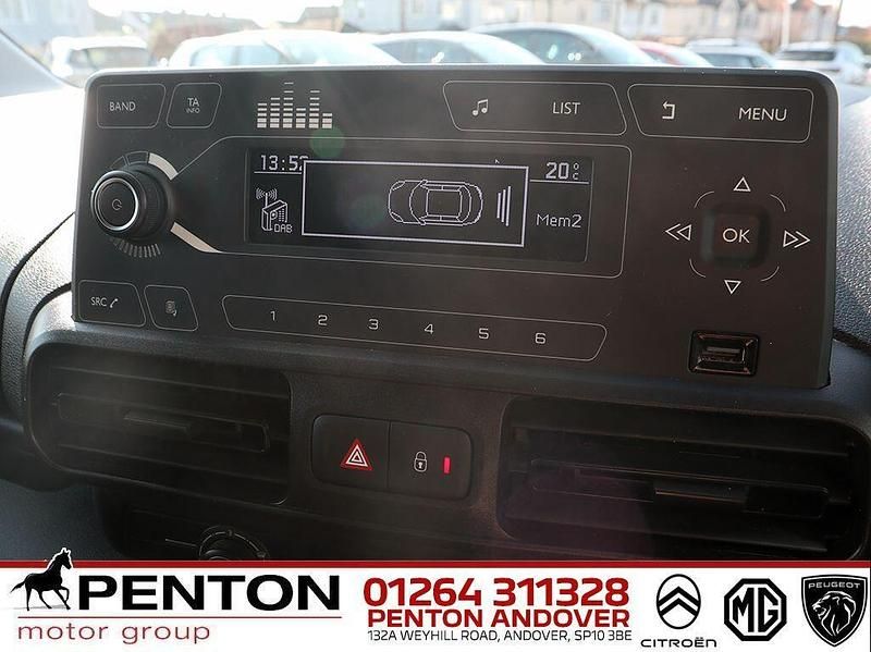 Used Vauxhall Combo 100 HP (73 kW) 2021 White MPV