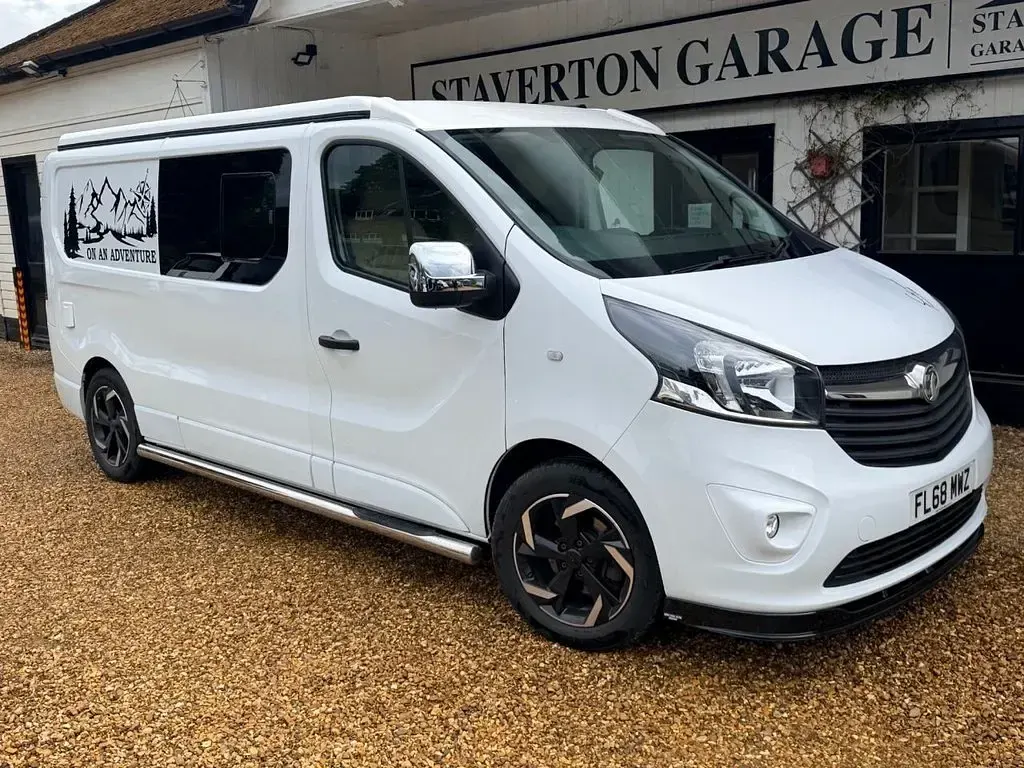 Used Vauxhall Vivaro Sportive 120 HP (88 kW) 2018 White MPV