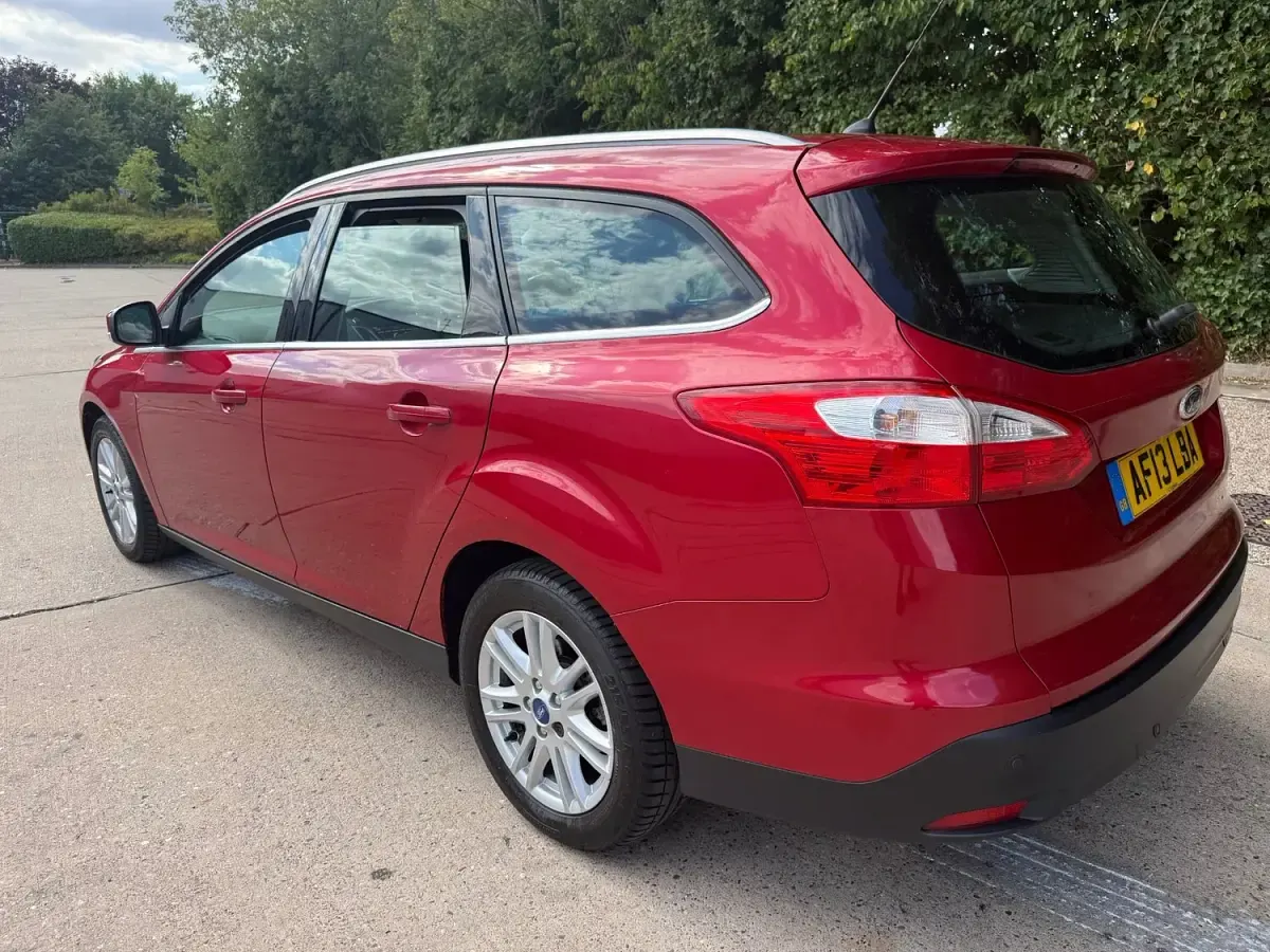 Used Ford Focus Titanium 125 HP (91 kW) 2013 Red Estate