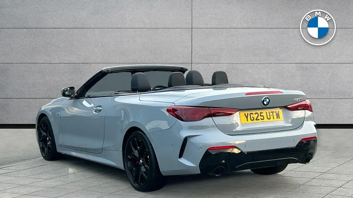 Usado BMW 420 M Sport 181 HP (133 kW) 2025 Cinzento Cabrios