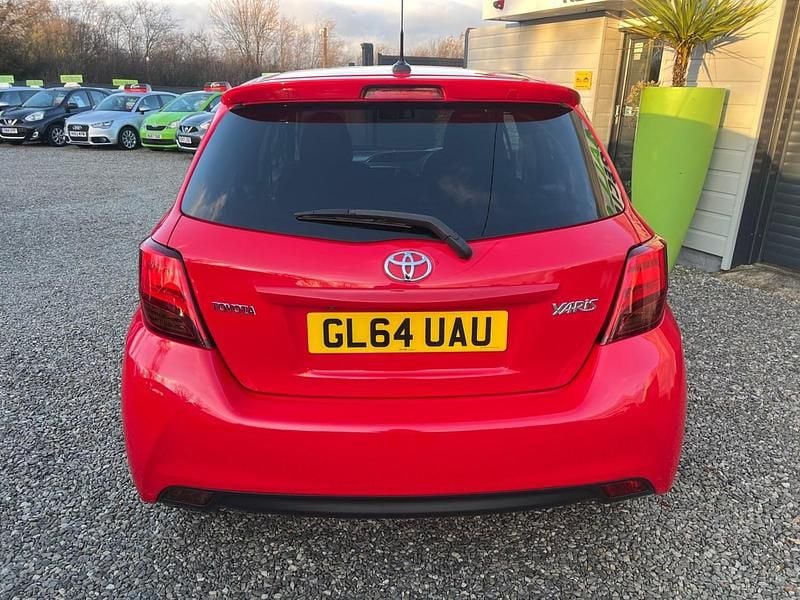 Used Toyota Yaris Sport 99 HP (72 kW) 2015 Red Hatchback