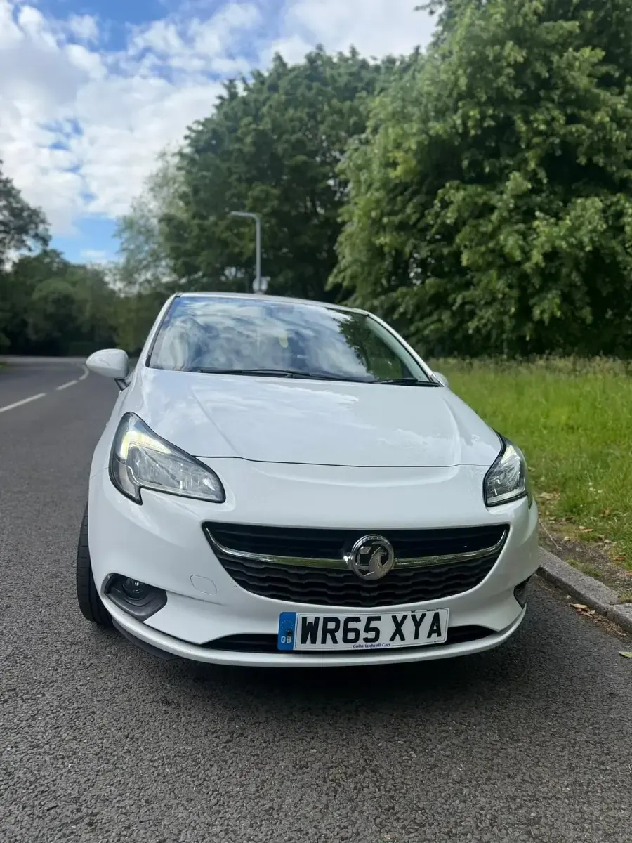 Used Vauxhall Corsa 90 HP (66 kW) 2015 White Hatchback
