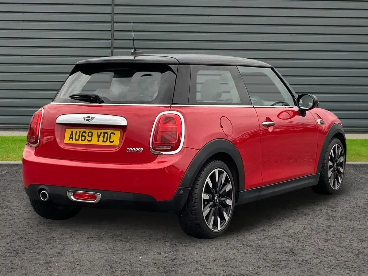 Used Mini Cooper Exclusive 136 HP (100 kW) 2019 Red Hatchback