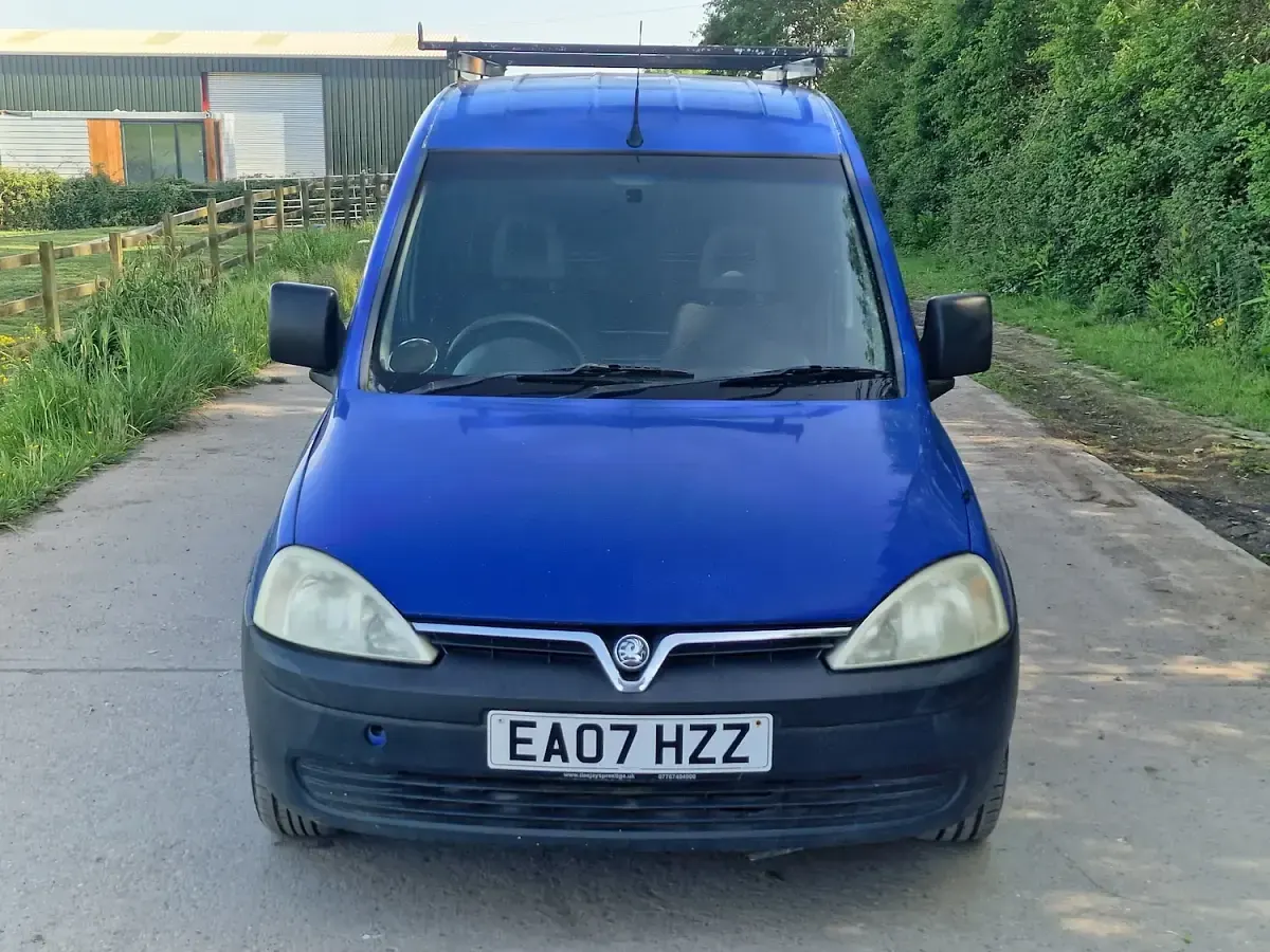Used Vauxhall Combo 75 HP (55 kW) 2007 Blue MPV
