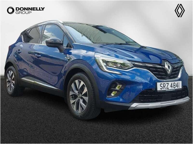 Id metallic iron blue Used 2021 Renault Captur Version S SUV | £13,395 (Fair price) - Image 1/4