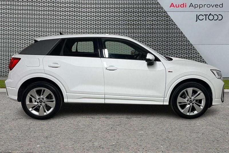 Used Audi Q2 S-Line 108 HP (79 kW) 2024 White SUV