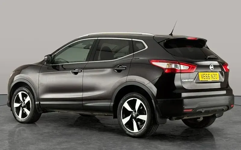 Used Nissan Qashqai N-Connecta 110 HP (80 kW) 2016 Black SUV