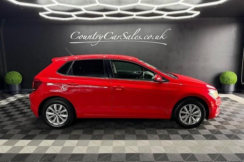 Used VW Polo SE 95 HP (69 kW) 2018 Red Hatchback