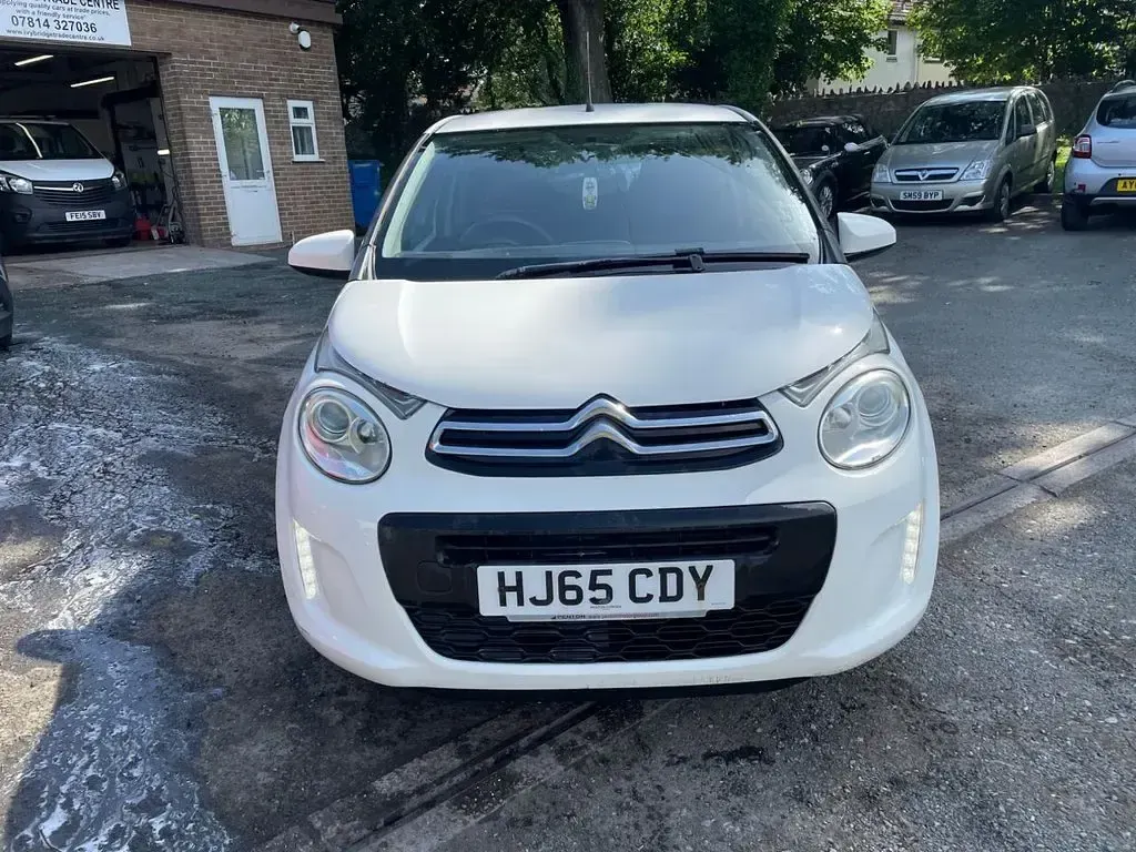 Used Citroën C1 Feel 68 HP (50 kW) 2015 White Hatchback