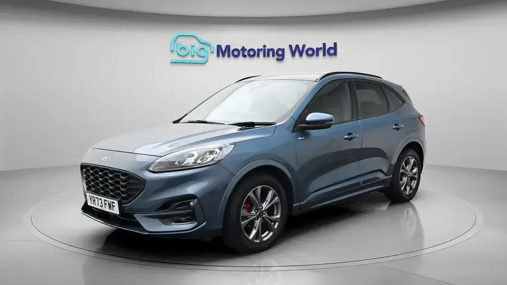 Usado Ford Kuga ST-Line 150 CV (110 kW) 2023 Azul SUV