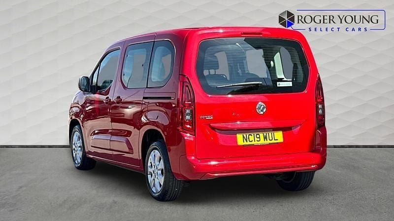 Second-hand Vauxhall Combo S 110 CP (80 kW) 2019 Roșu Monovolum