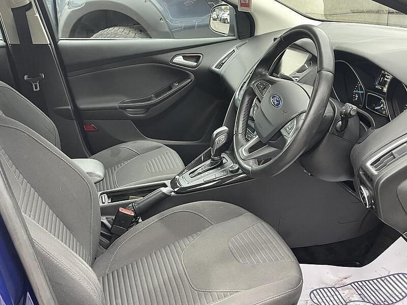 Used Ford Focus Titanium 125 HP (91 kW) 2016 Blue Hatchback