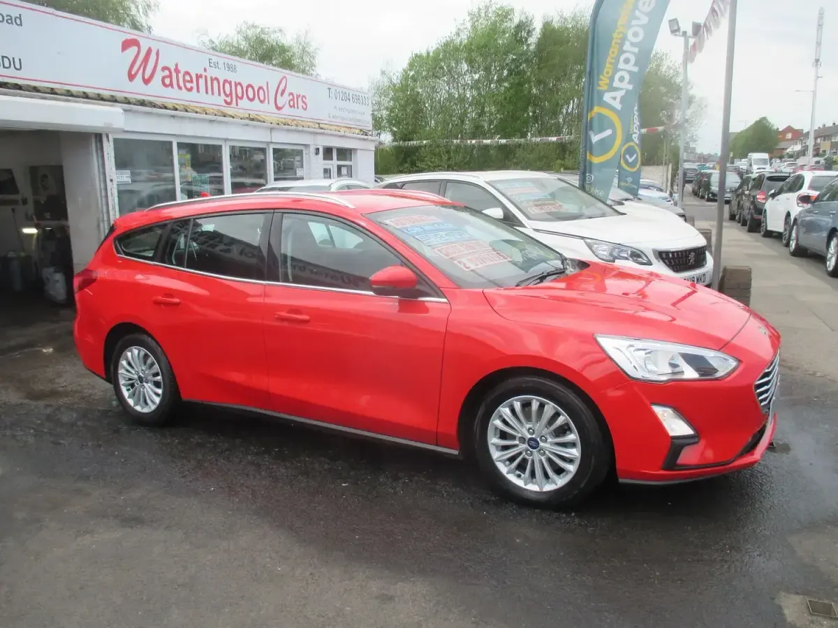 Used Ford Focus Titanium 125 HP (91 kW) 2018 Red Estate