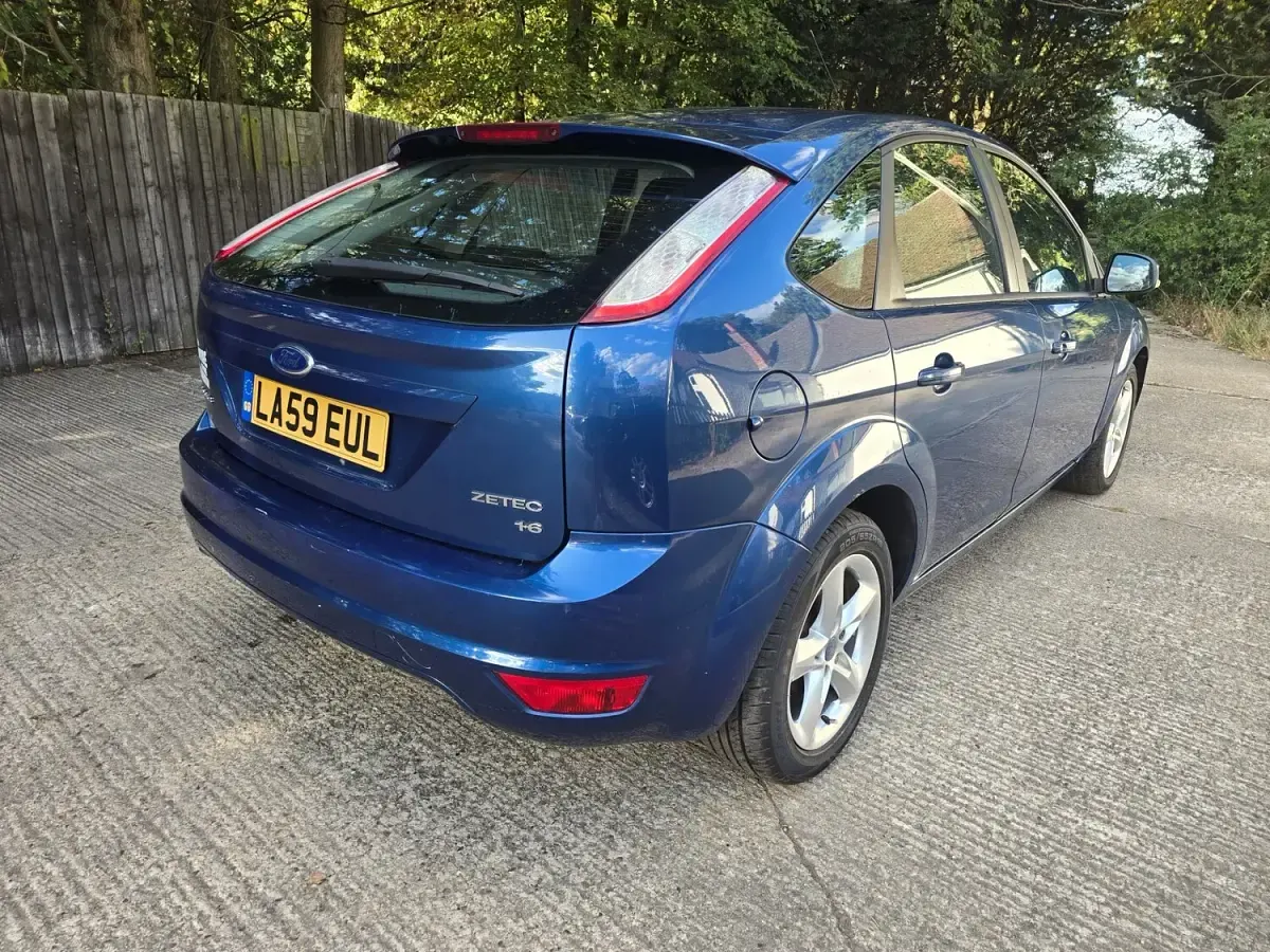 Used Ford Focus Zetec 2010 Blue Hatchback