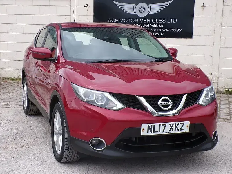 Used Nissan Qashqai Acenta 110 HP (80 kW) 2017 Red SUV