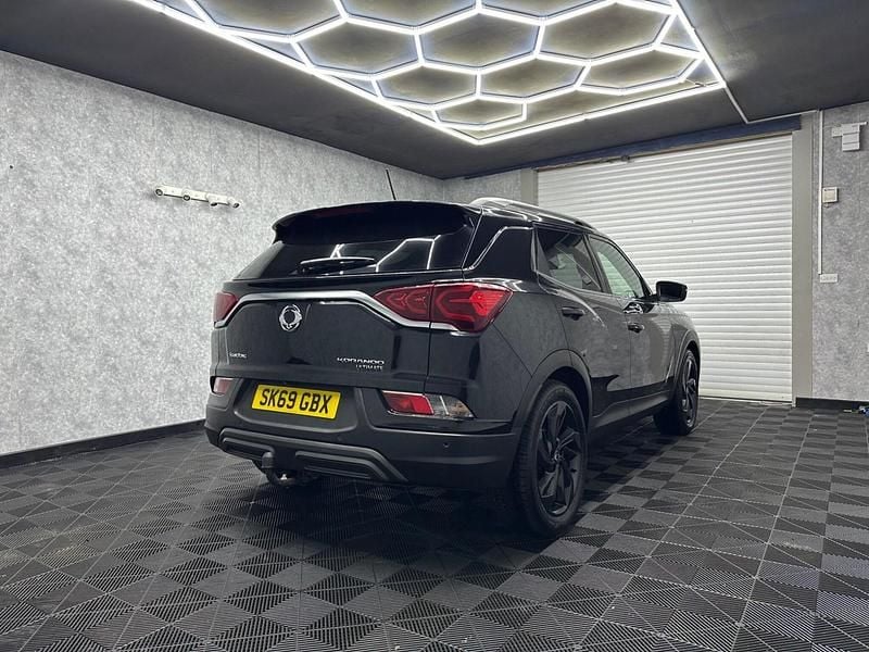 Used Ssangyong (KGM) Korando 136 HP (100 kW) 2019 Black Estate